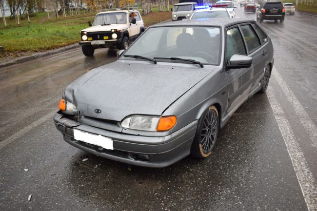 В Ухте на улице Сенюкова водитель ВАЗ врезался в Volkswagen Polo